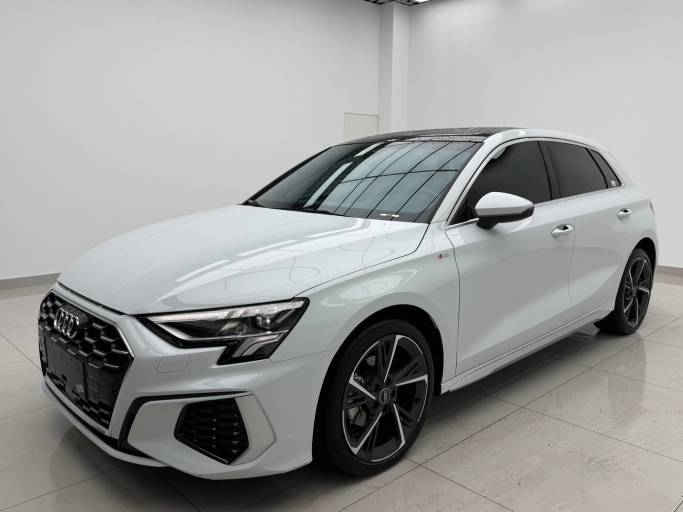 Audi A3 Sportback 35 TFSI из Китая